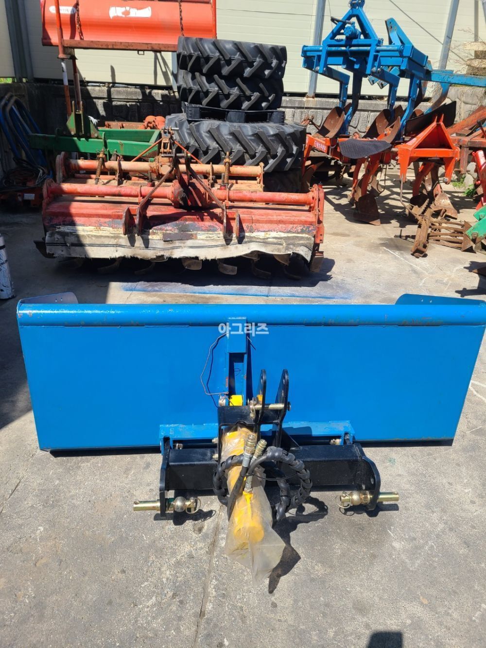 신흥공업사 뒷버켓 SH-1500 뒤우측면