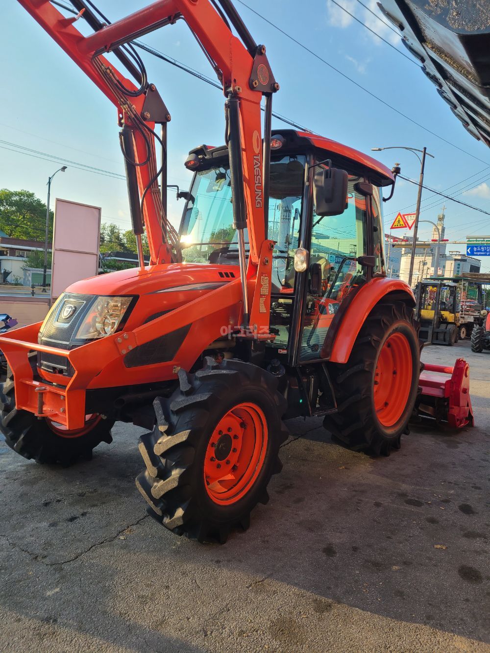 대동 트랙터 RX620 (62마력) 뒤우측면