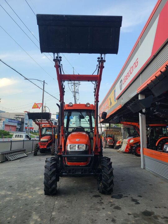 Daedong Tractor D581 (58hp) 앞좌측면