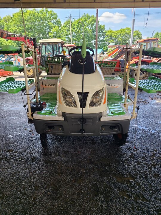 Daedong Rice transplanter DUO60 (6Rows) 앞좌측면