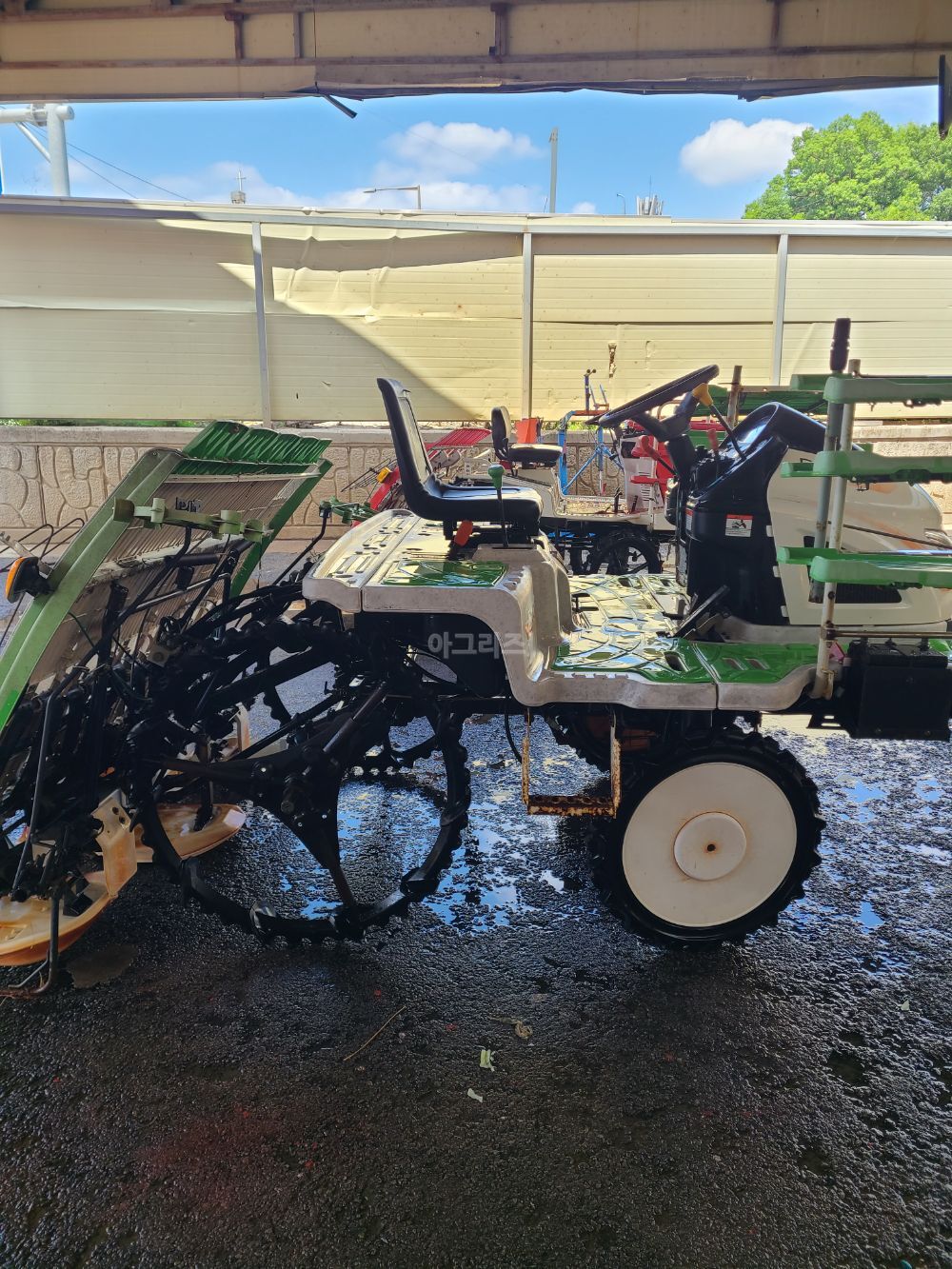 Daedong Rice transplanter DUO60 (6Rows) 뒤우측면