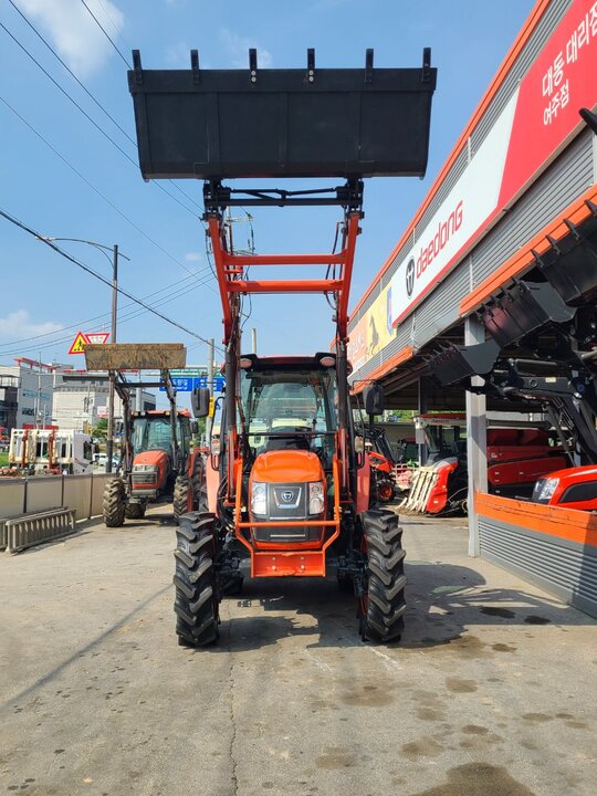 Daedong Tractor RX730PSC (73hp) 앞좌측면