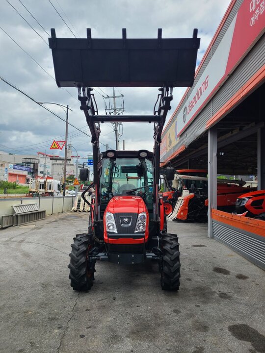 Daedong Tractor NX550 (55hp) 앞좌측면