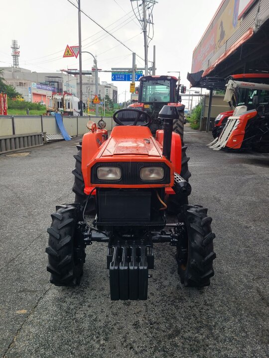 대동 트랙터 L2202-4WD (22마력) 앞좌측면