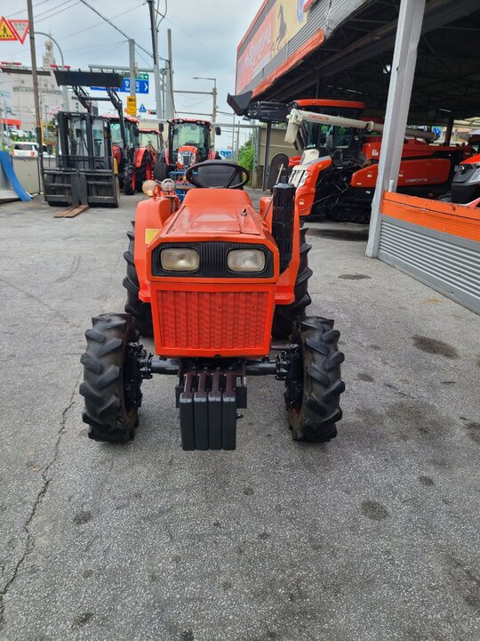 Daedong Tractor L2202-4WD (22hp) 앞좌측면