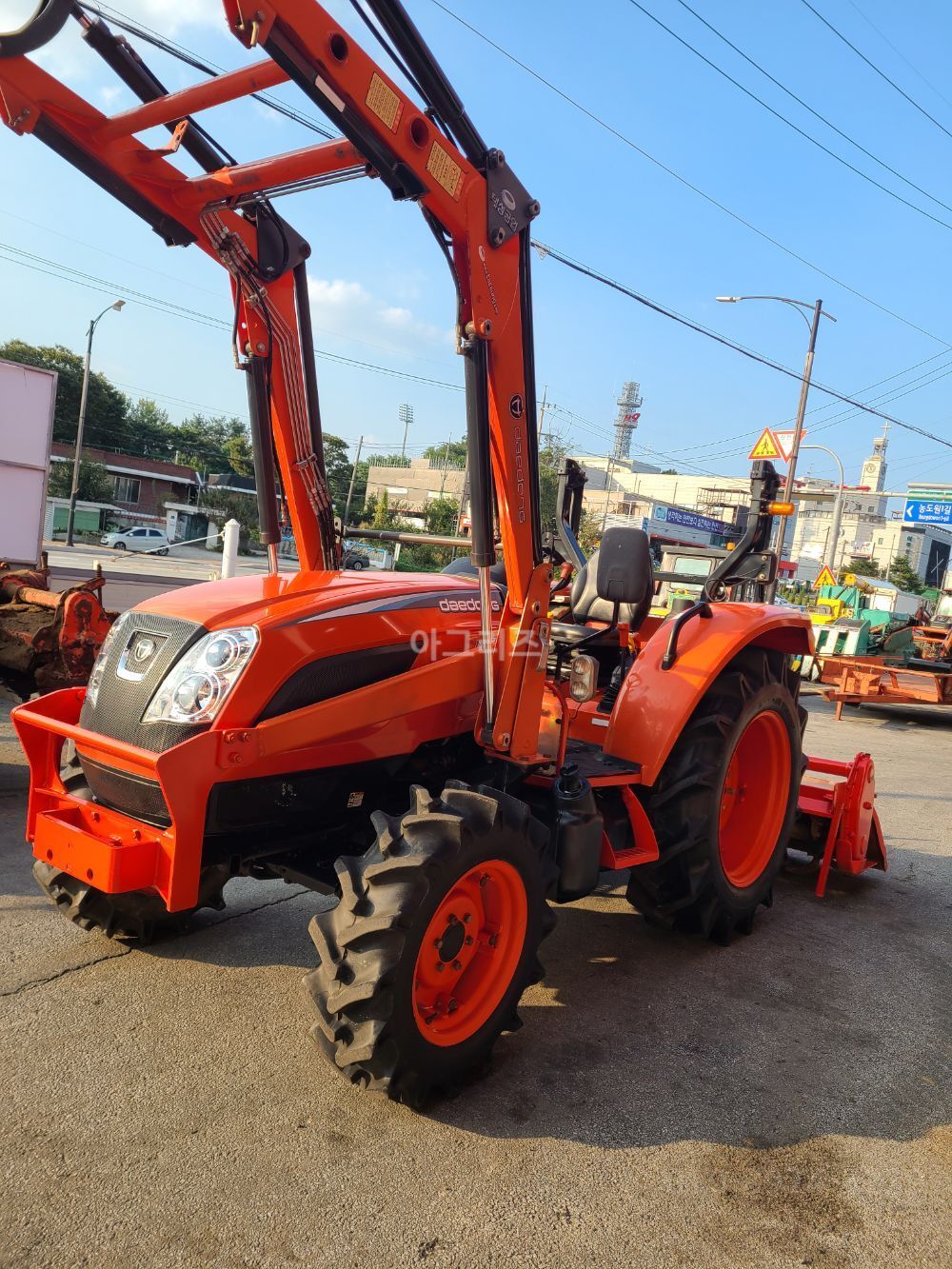 대동 트랙터 NX530 (53마력) 뒤우측면