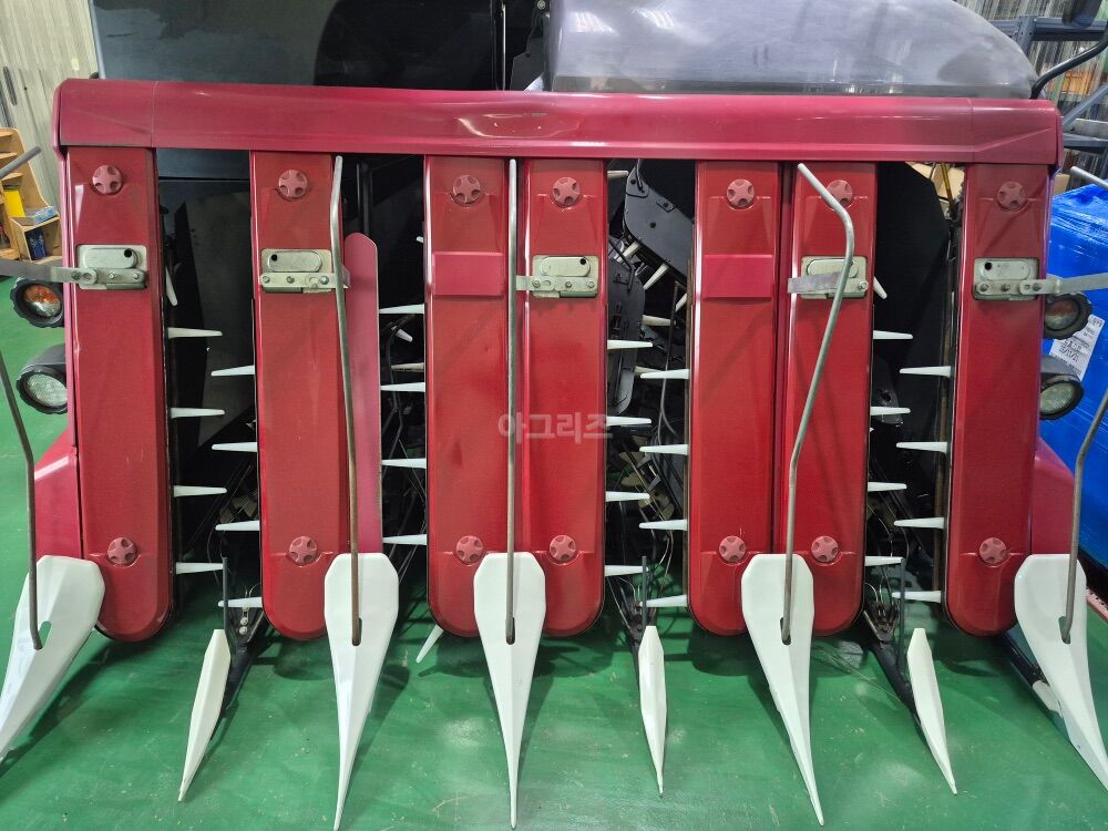 Yanmar Combine Harvester YH7115 (7Rows) 뒤우측면