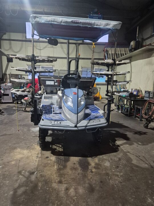 TYM 이세키 이앙기 NP60DL (6조식) 앞좌측면