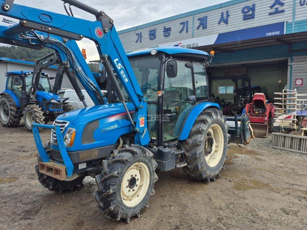 LS 트랙터 XU6168 (68.9마력) 뒤우측면