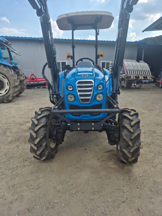 LS 트랙터 MT3.52 (52마력) 앞좌측면