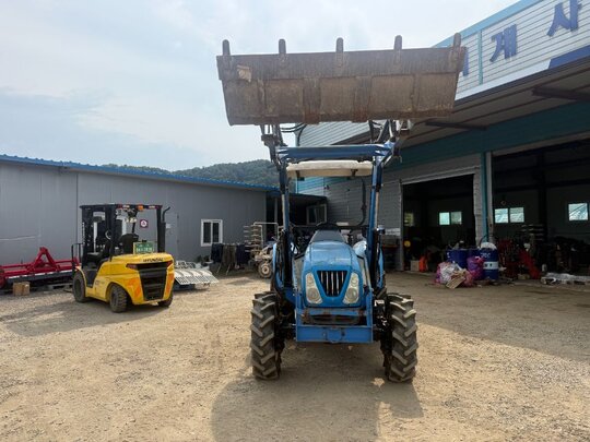 LS 트랙터 U47 (47마력) 앞좌측면
