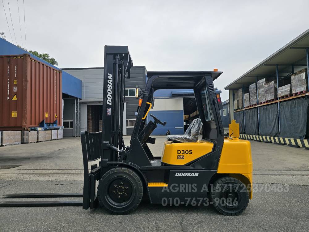 Doosan Forklift 지게차D30S-3  측면