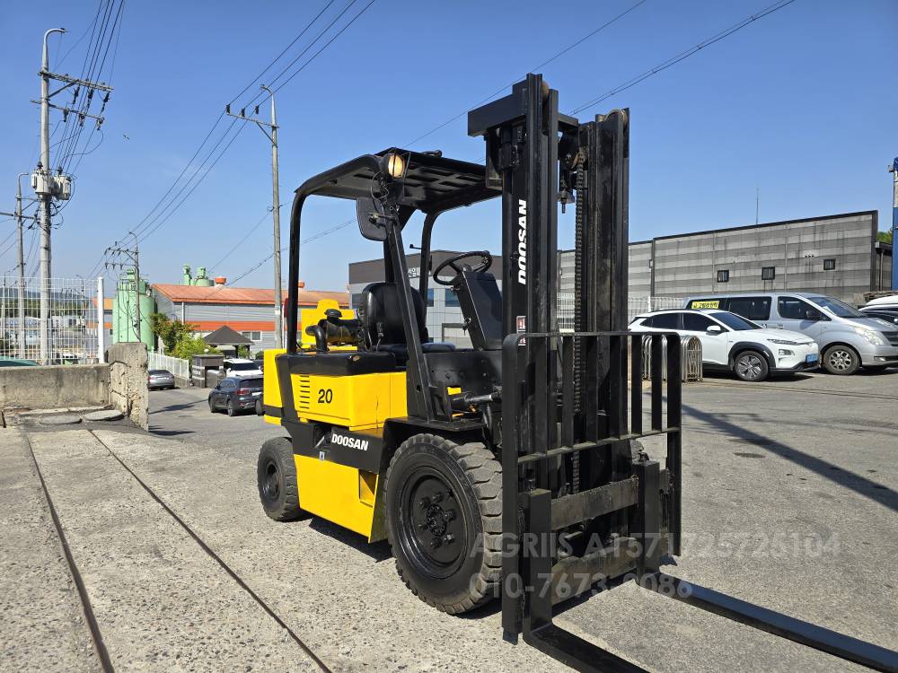 Doosan Forklift 지게차LD20S  앞좌측면