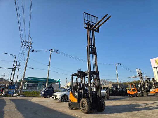 두산 지게차 D20S-5 (2톤) 앞좌측면