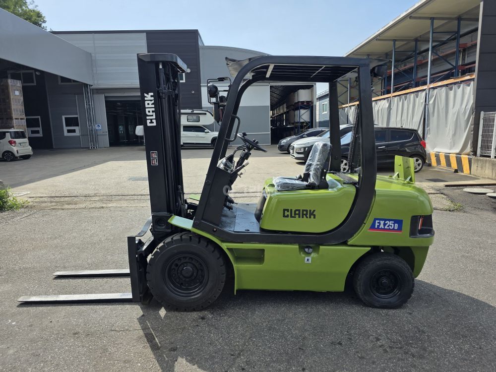  Forklift FX25D (2.5톤) 뒤우측면