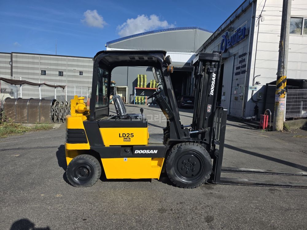  Forklift LD25 (2.5톤) 뒤우측면