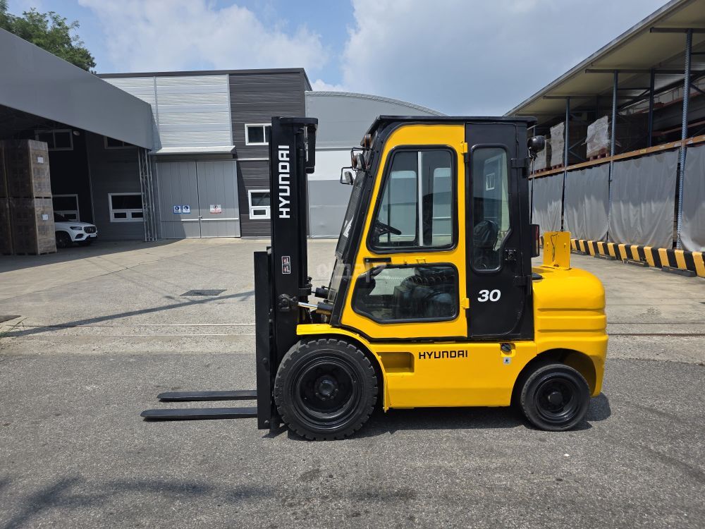  Forklift HDF30-ll (3톤) 뒤우측면