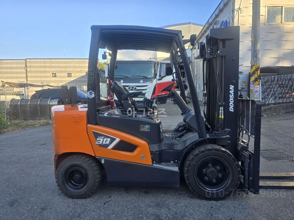 Doosan Forklift D30SE-9 (3톤) 뒤우측면