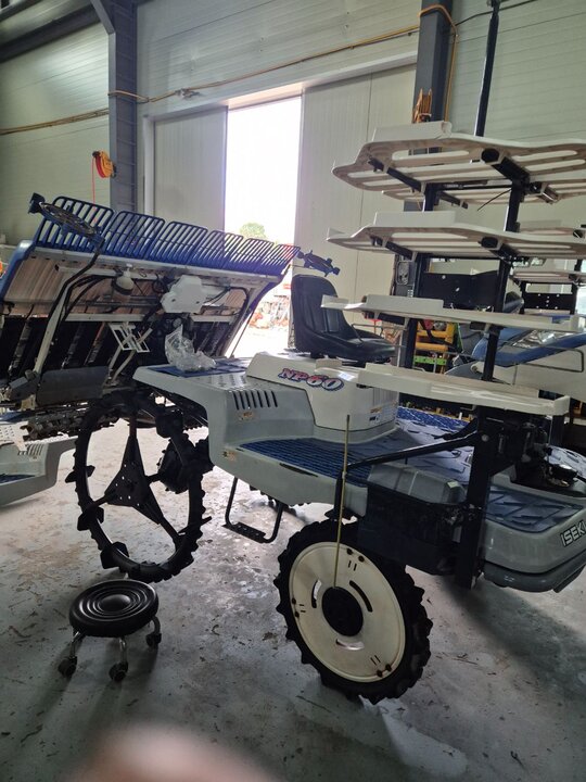  Rice transplanter NP60DL (6Rows) 앞좌측면