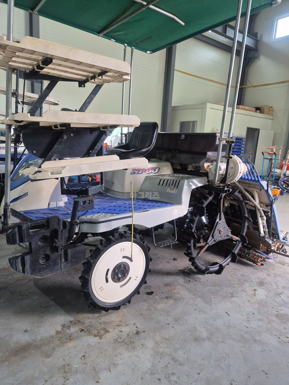  Rice transplanter NP63 (6Rows) 뒤우측면
