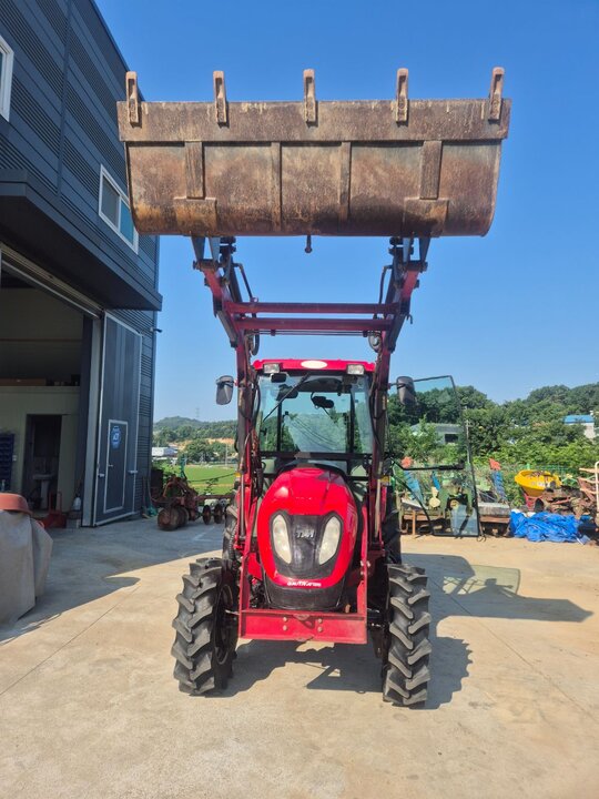 TYM 트랙터 T483 (48마력) 앞좌측면