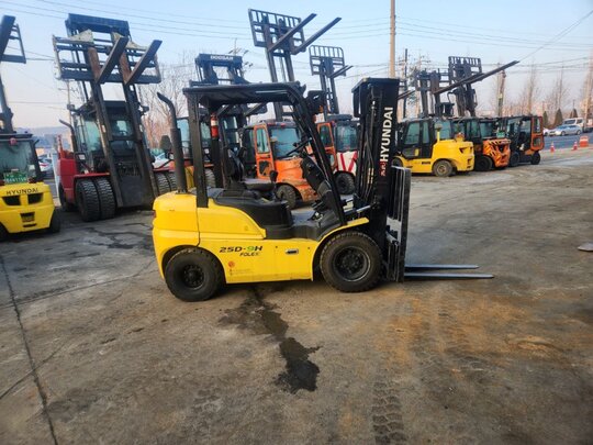 현대 지게차 25D-9H (2.5톤) 앞좌측면