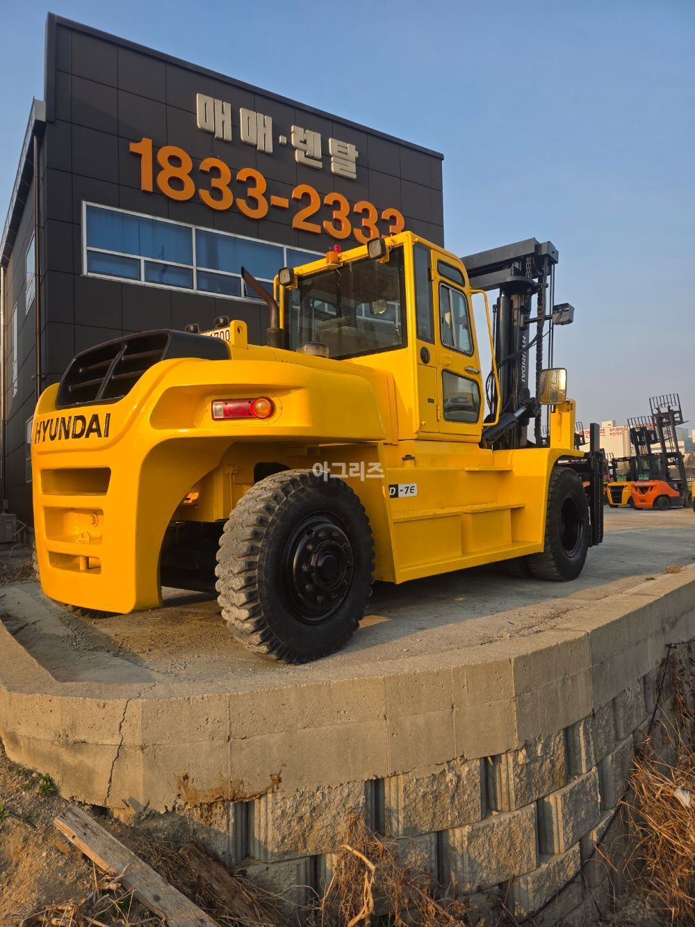 현대 지게차 140D-7E (14톤) 뒤우측면