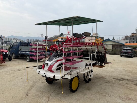 Yanmar Rice transplanter YR8DZ (8Rows) 앞좌측면