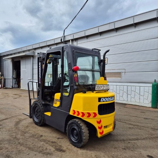  Forklift D25S-3 (2.5톤) 앞좌측면