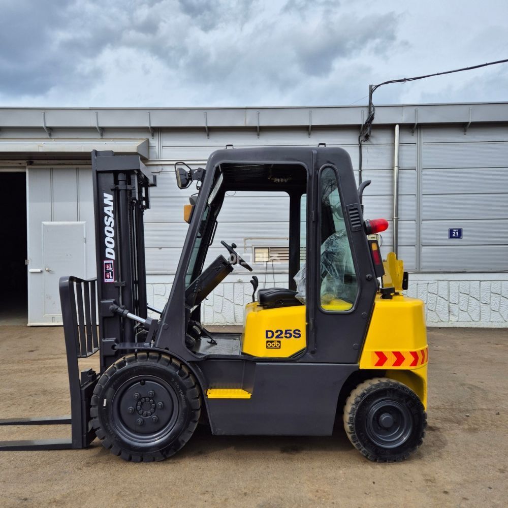  Forklift D25S-3 (2.5톤) 뒤우측면
