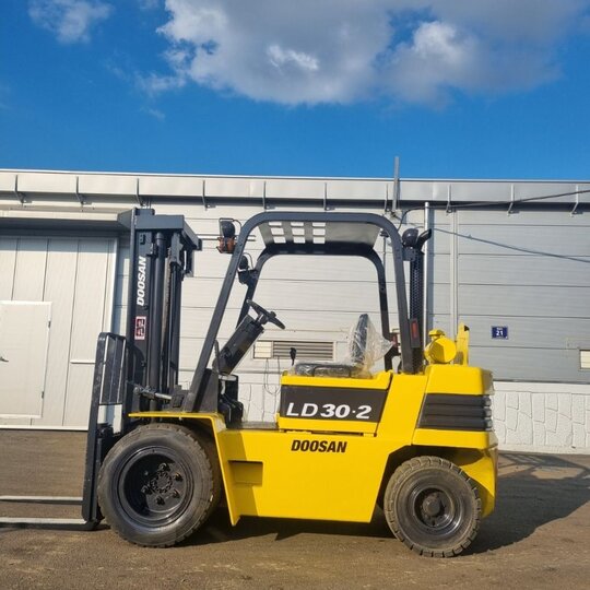 Doosan Forklift LD30S-2 (3톤) 앞좌측면