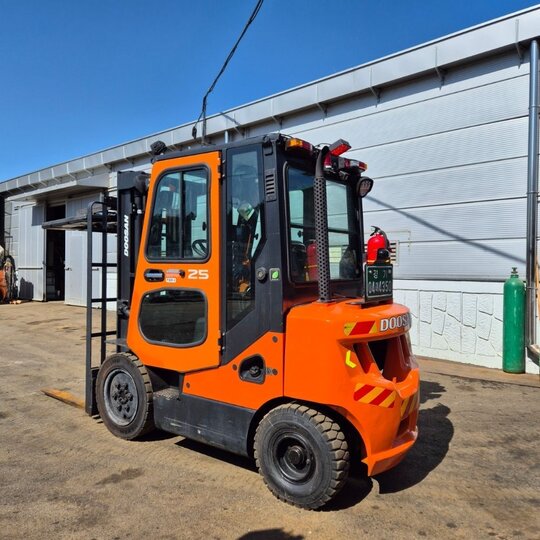 Doosan Forklift D25SE-7 (2.5톤) 앞좌측면