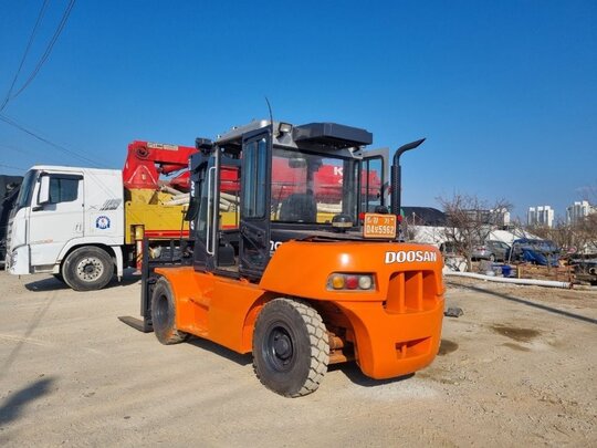 Doosan Forklift D70S-5 (7톤) 앞좌측면