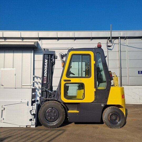  Forklift D25S-3 (2.5톤) 앞좌측면