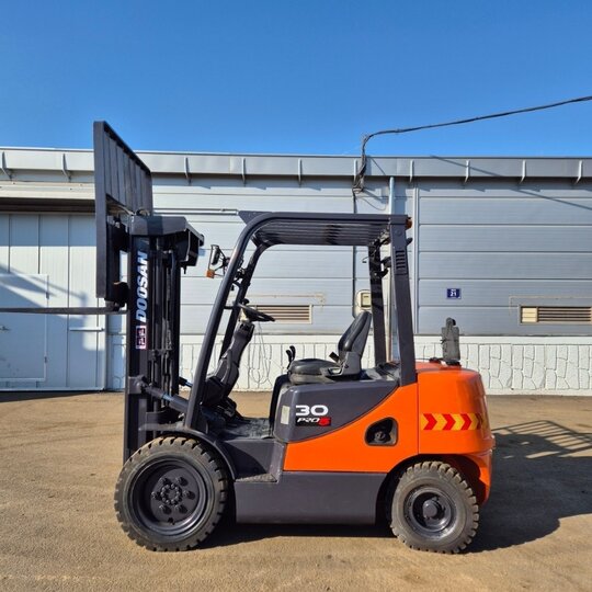 Doosan Forklift D30S-5 (3톤) 앞좌측면