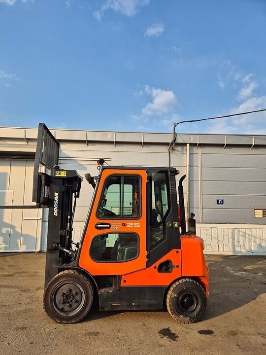 Doosan Forklift D25SE-7 (2.5톤) 앞좌측면