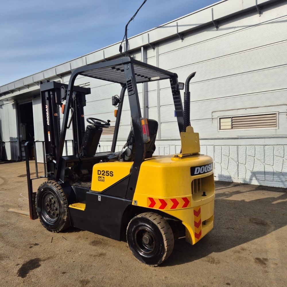 Forklift D25S (2.5톤) 뒤우측면