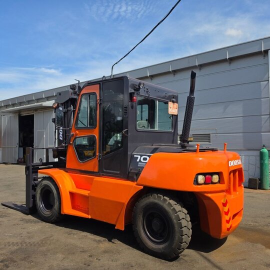 Doosan Forklift D70S-5 (7톤) 앞좌측면