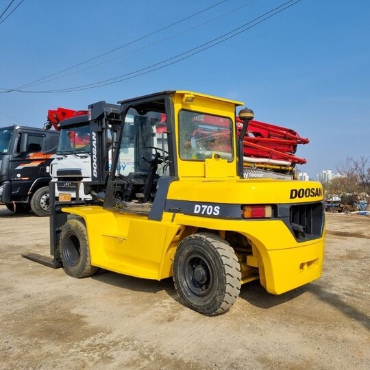  Forklift D70S (7.0톤) 앞좌측면