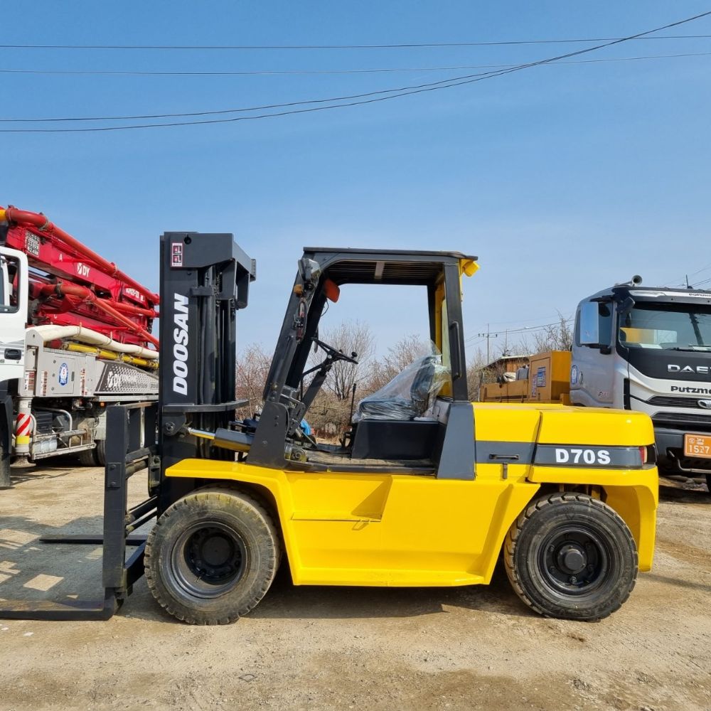  Forklift D70S (7.0톤) 뒤우측면