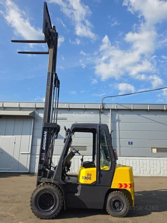 두산 2.98톤 지게차 D30S-3 (3톤) 앞좌측면