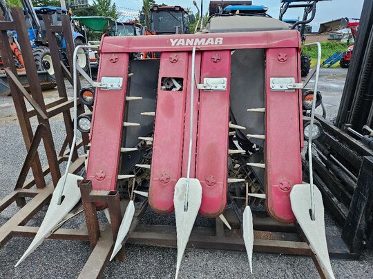 얀마 콤바인 YH470 (4조식) 앞좌측면