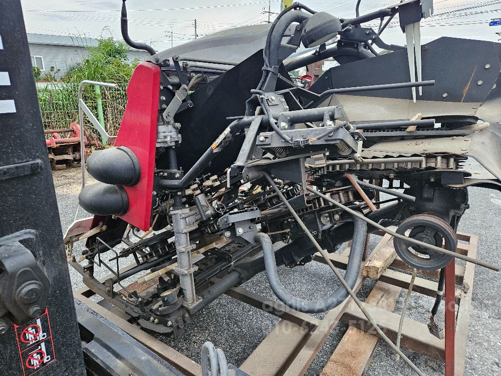 얀마 콤바인 YH470 (4조식) 뒤우측면