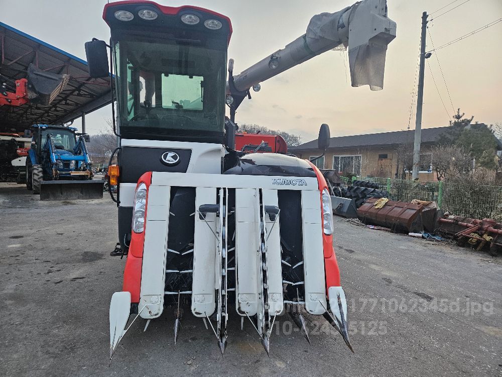 Kubota Combine Harvester ER575KQ (5Rows) 뒤우측면