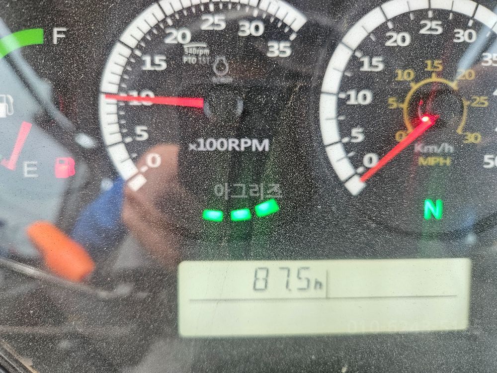 TYM 트랙터 K110E (111마력) 뒤우측면