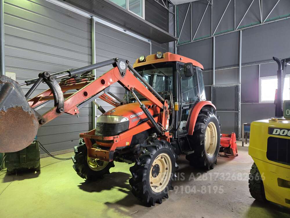 Daedong Tractor D500 (50hp) 앞좌측면