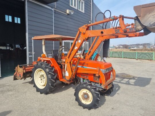 대동 트랙터 3301 (33마력) 앞좌측면