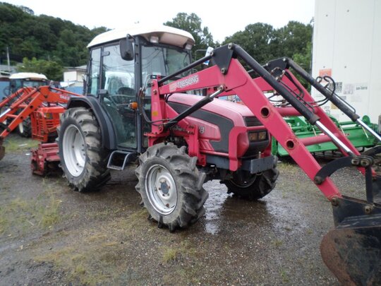 TYM 트랙터 T552 (55마력) 앞좌측면