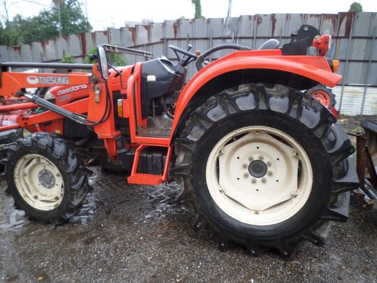 Daedong Tractor D500 (50hp) 앞좌측면