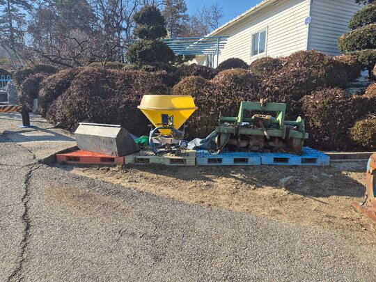 인삼채굴기   쟁기인삼로타리 5010 앞좌측면